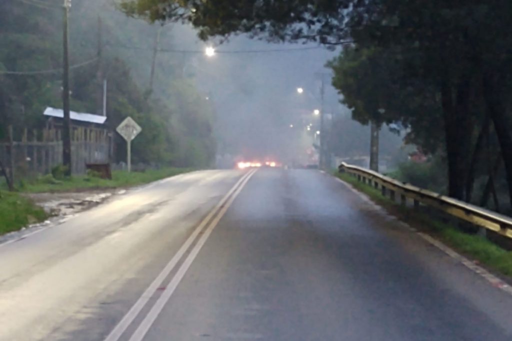 Pescadores protestan con barricadas en ruta Valdivia-Niebla