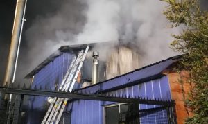 Al menos cinco damnificados dejó incendio que destruyó vivienda en Valdivia