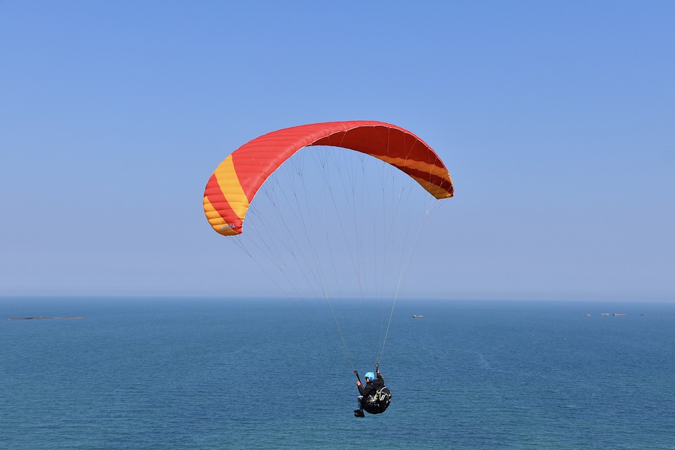 Un hombre cayó desde parapente en la costa de Valdivia: Está fuera de riesgo vital