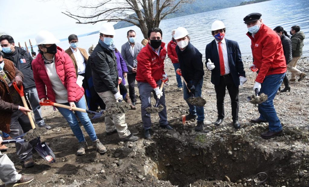 Dan inicio a la construcción de nuevo borde costero de la playa Huequecura en Llifén