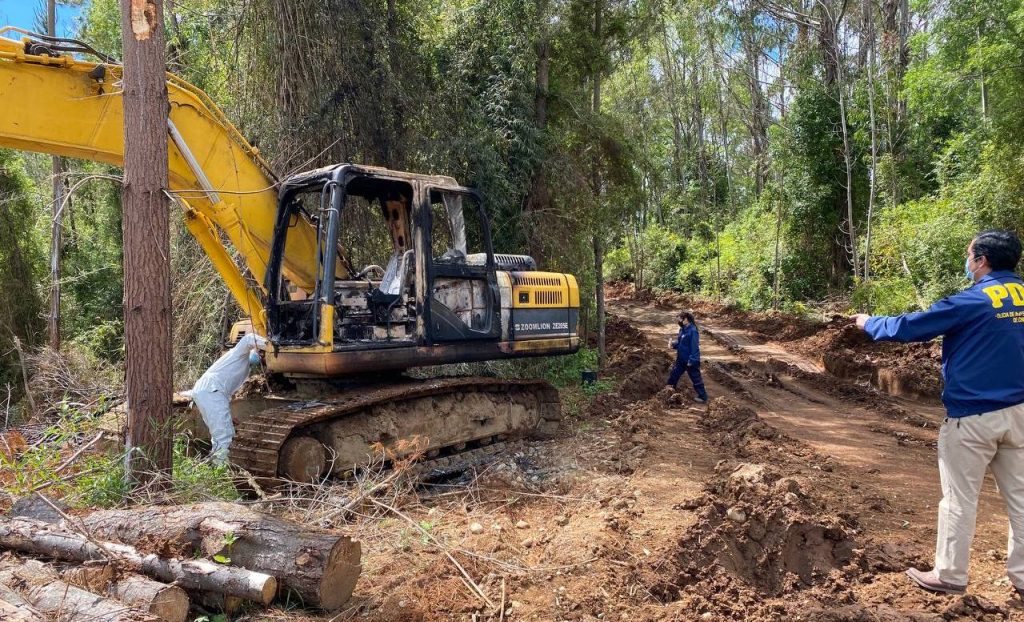 Queman maquinaria forestal en ataque incendiario en fundo de Máfil