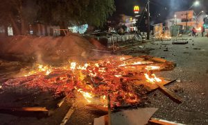 Disturbios por el 18-O en Valdivia dejan 8 detenidos y diversos daños a infraestructura pública y privada