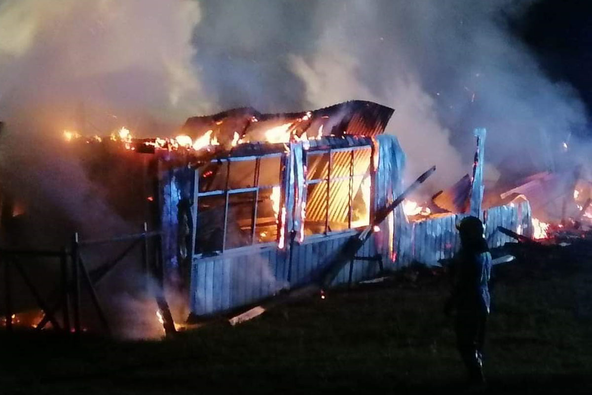 Incendio destruyó en su totalidad a Escuela rural de Río Bueno – Rioenlinea