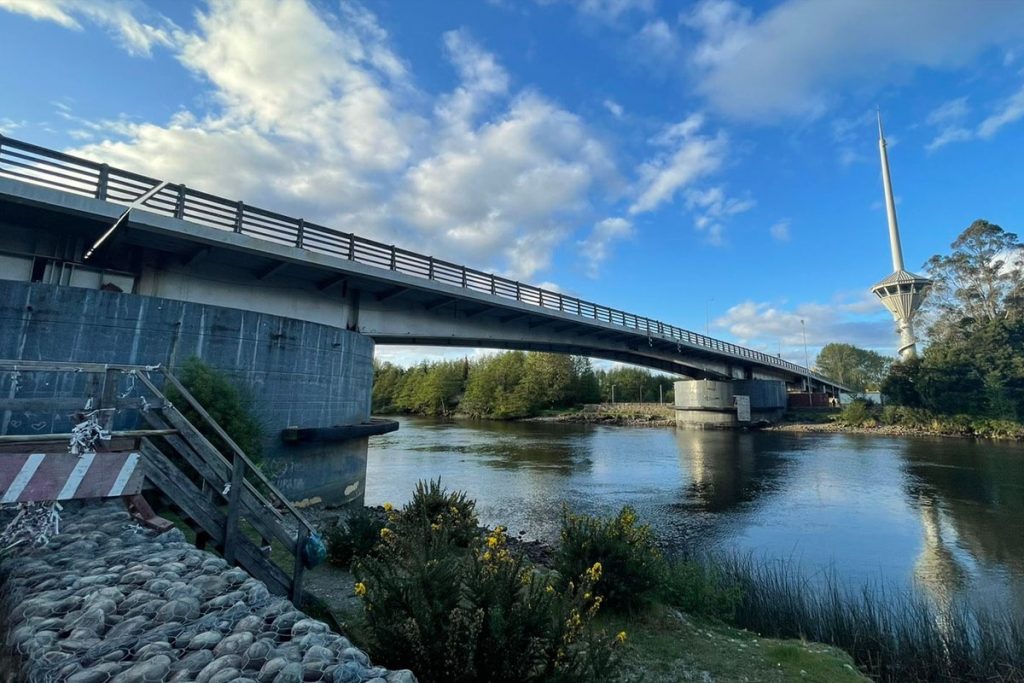 Restablecen tránsito en puente Cau Cau luego de tres días inhabilitado por falla eléctrica