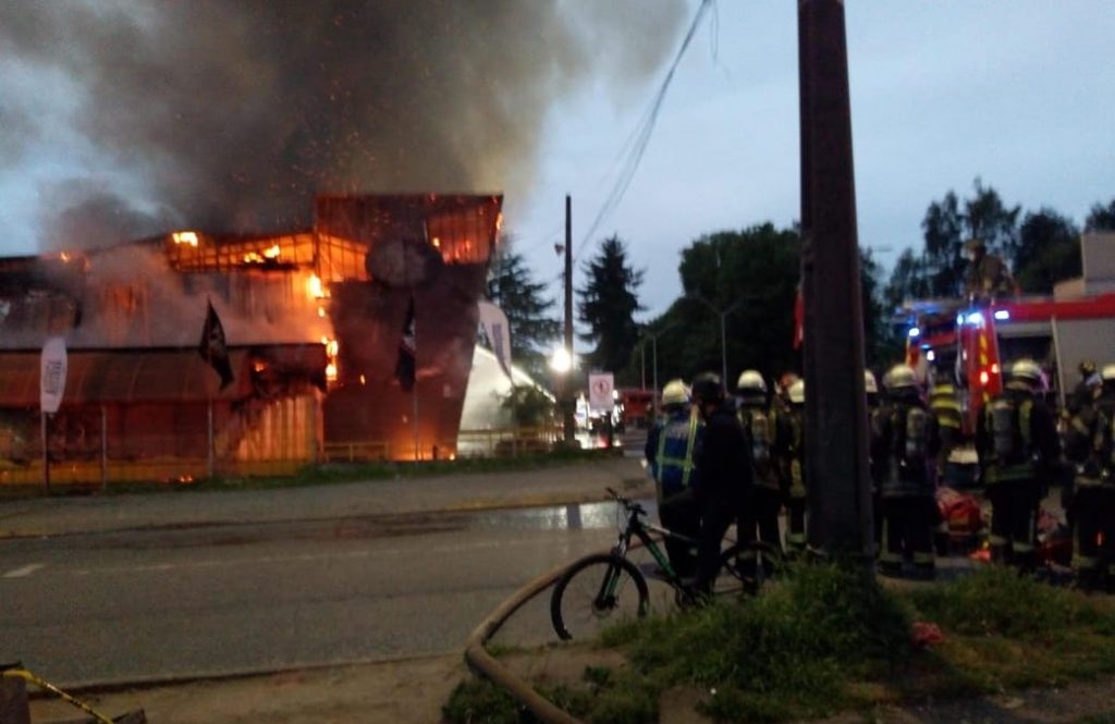 Formalizan a uno de los implicados en incendio de supermercado “Mi Barrio” en Valdivia