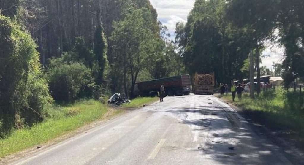 Conductora murió tras chocar su vehículo con un camión en Mariquina