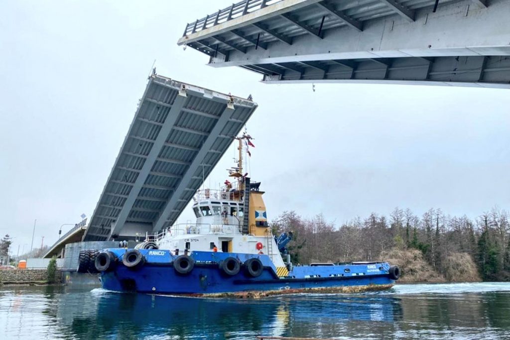 Este lunes el puente Cau Cau realizará la primera apertura programada del 2022