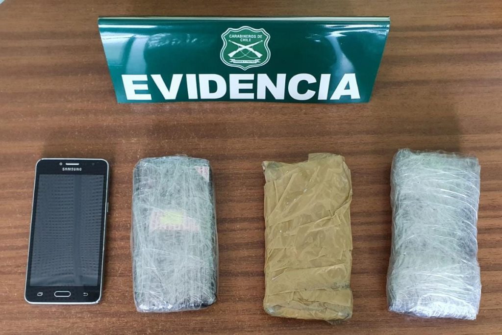 Lo pillaron lanzando teléfonos y droga a la cárcel de Valdivia y fue detenido