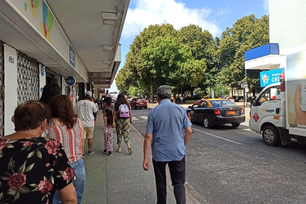 Valdivianos prefieren mantener el uso de mascarillas pese a la eliminación de obligatoriedad