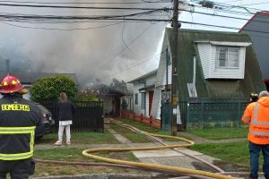 Cuatro viviendas resultaron dañadas tras incendio en sector Toribio Medina de Valdivia