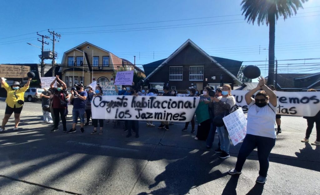 Familias de Complejo Habitacional Los Jazmines protestan por nuevo aplazamiento de entrega