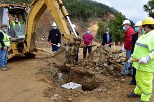 Inician mejoramiento y asaltado de 10 kilómetros del tramo Corral-Catrilelfu