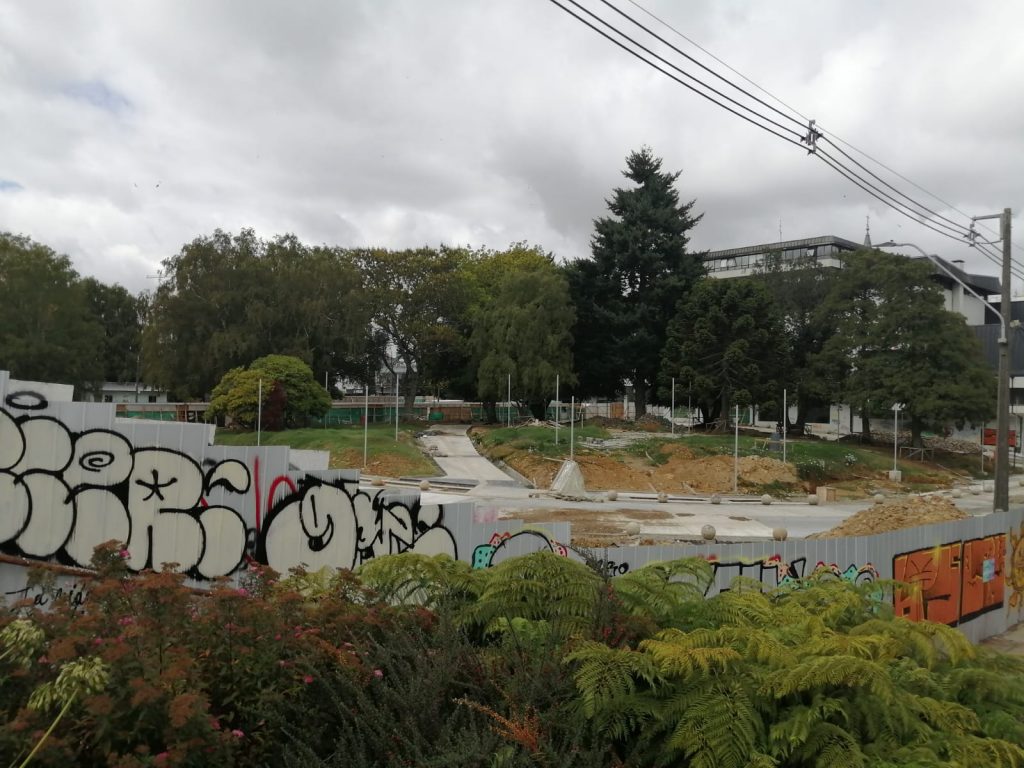 Trabajos arqueológicos: Todo el año estaría suspendida la remodelación de plazas en centro de Valdivia