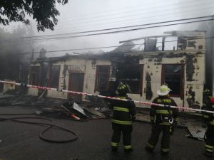 Una persona herida y quince damnificadas deja incendio en hospedaje en Valdivia