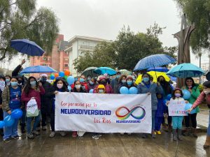 Familias valdivianas marcharon en conmemoración del Día Mundial de Concienciación sobre el Autismo