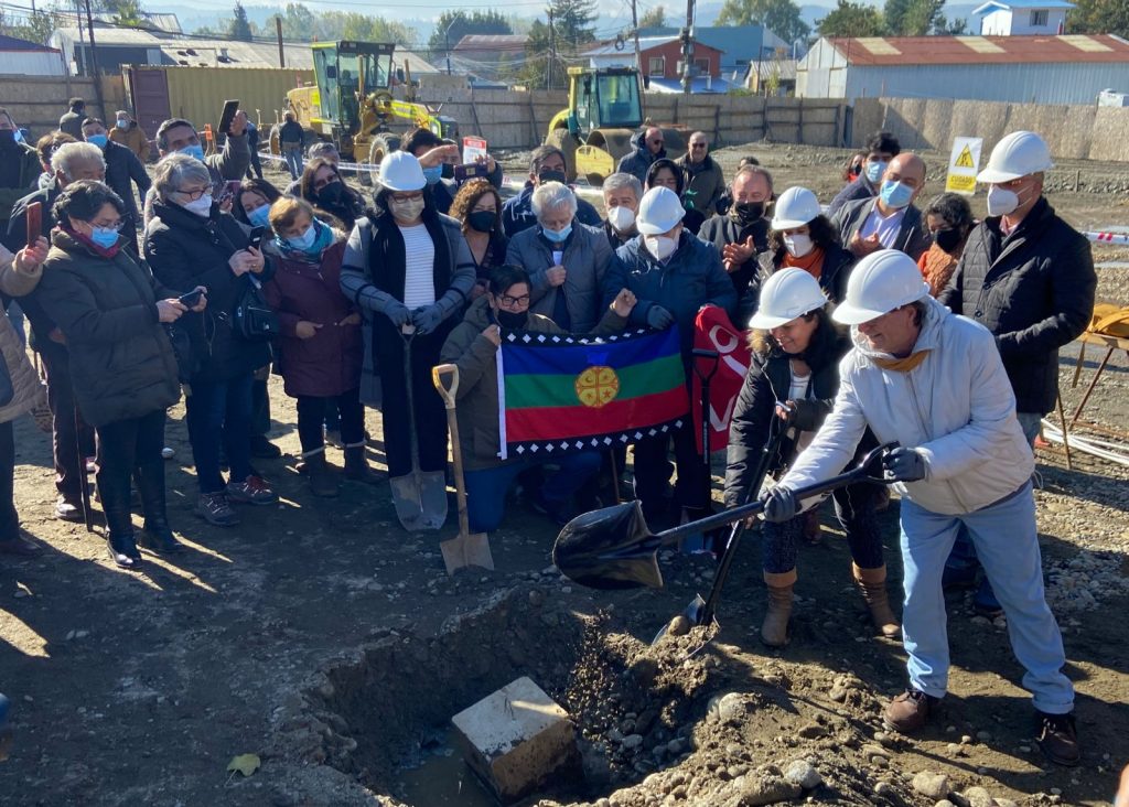 Instalan primera piedra para la construcción de viviendas para víctimas de la Dictadura en Valdivia