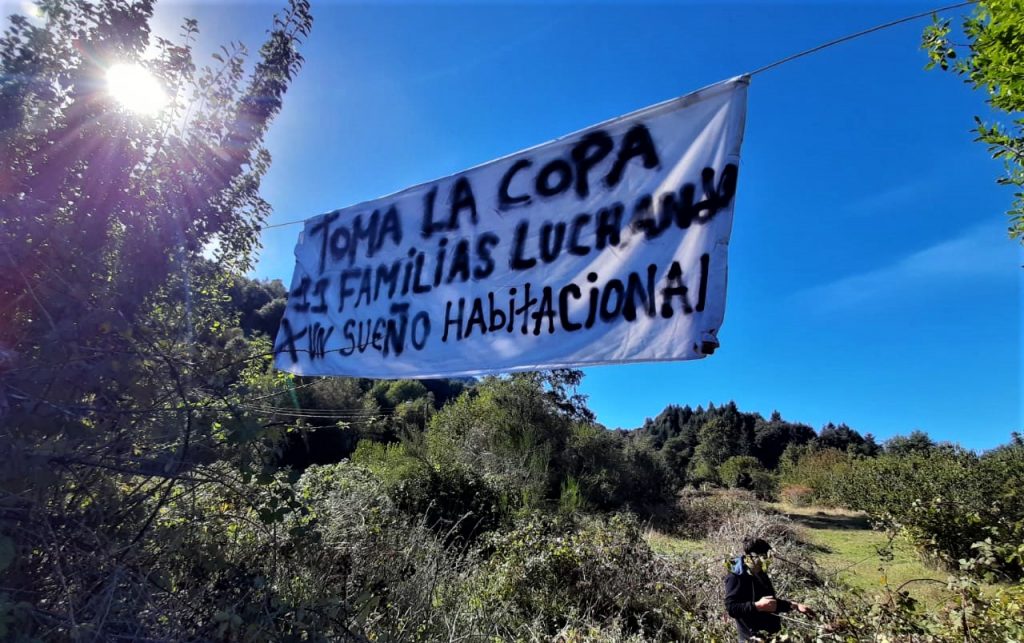 Tras toma de terreno: Gobierno compromete catastro de familias sin viviendas en Neltume