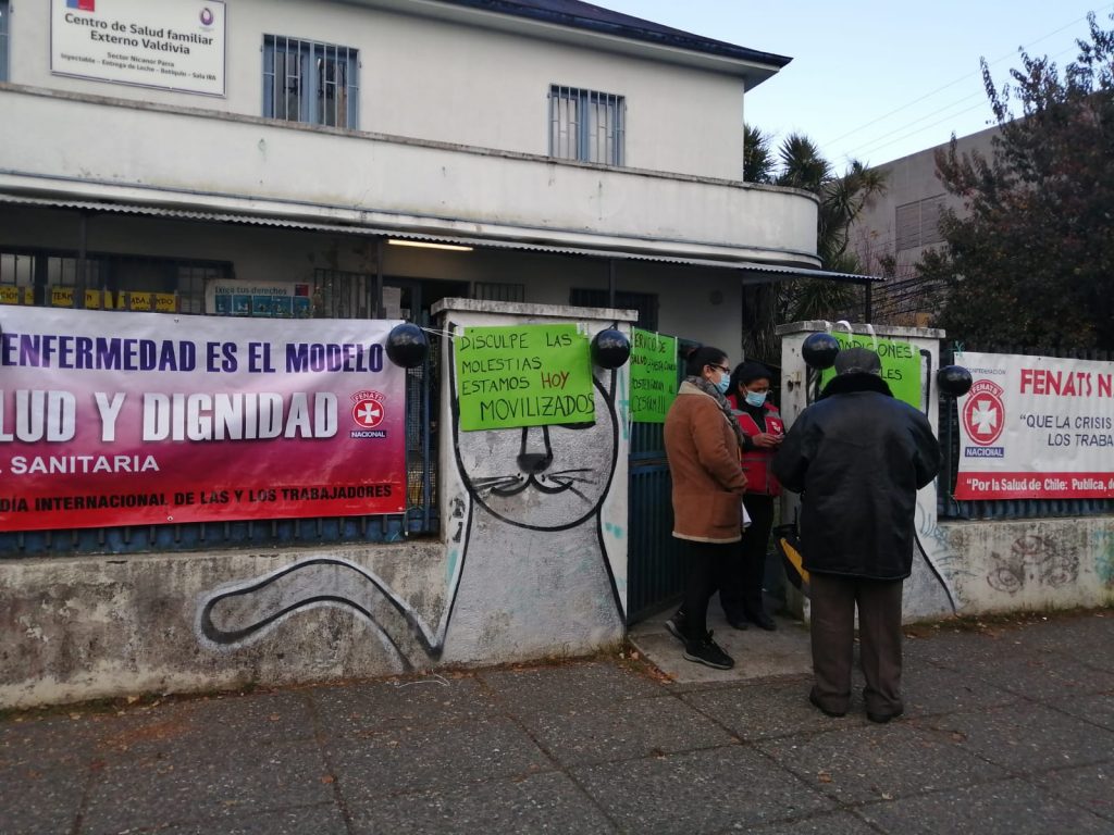 Valdivia: Funcionarios del CESFAM Externo paralizan actividades por conflicto con Servicio de Salud