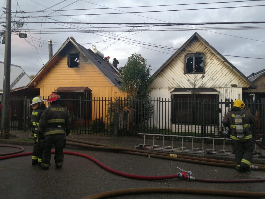 Dos viviendas afectadas y ocho damnificados dejó incendio en Villa Don Max de Valdivia