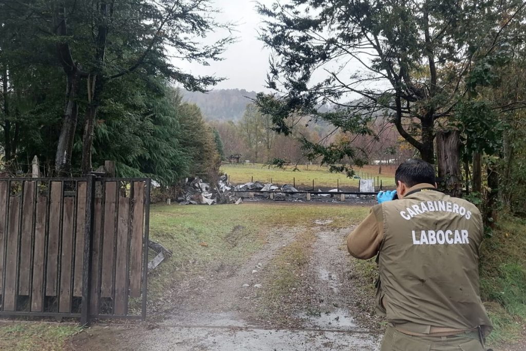 LABOCAR investiga incendio que consumió iglesia evangélica de Panguipulli