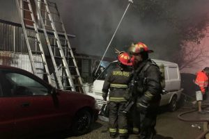 Incendio afectó tres viviendas en sector Pablo Neruda de Valdivia: Una fue destruida en su totalidad