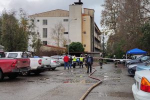 Edificio de la UACh reabrirá esta tarde tras evacuación por presunta emanación de gas