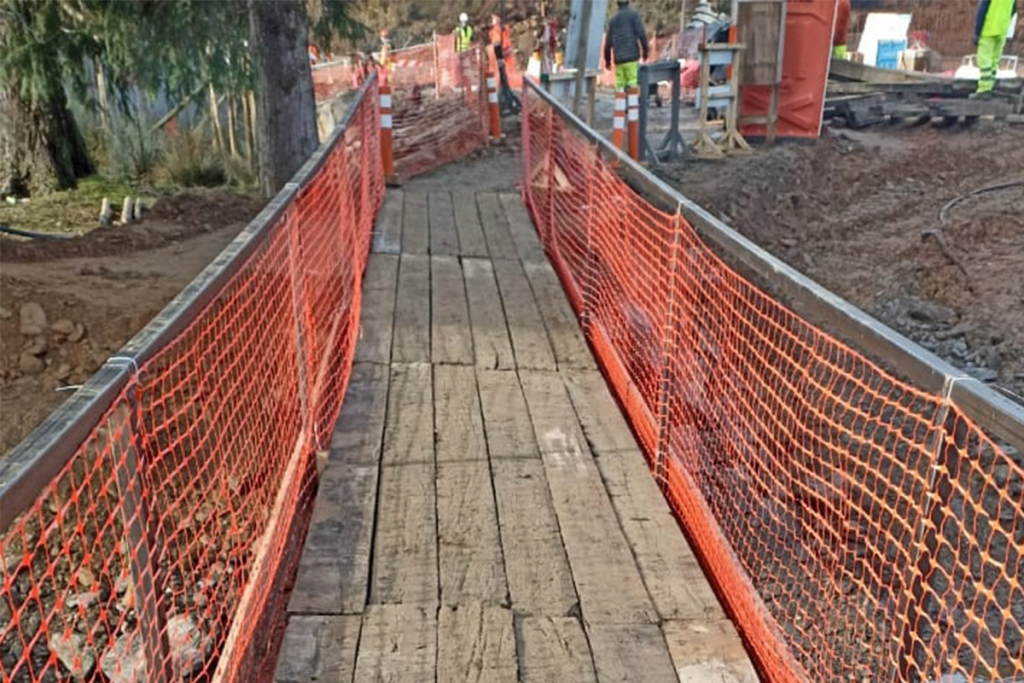 Autoridades de Corral critican puente provisorio en San Juan y temen nueva destrucción ante posibles sistemas frontales