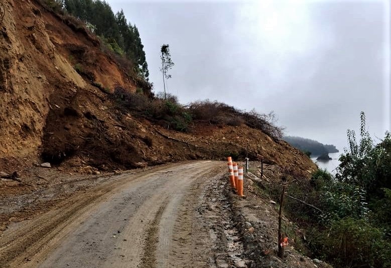 Podría tardar dos días en subsanarse: Confirman remoción en masa en ruta Valdivia-Corral