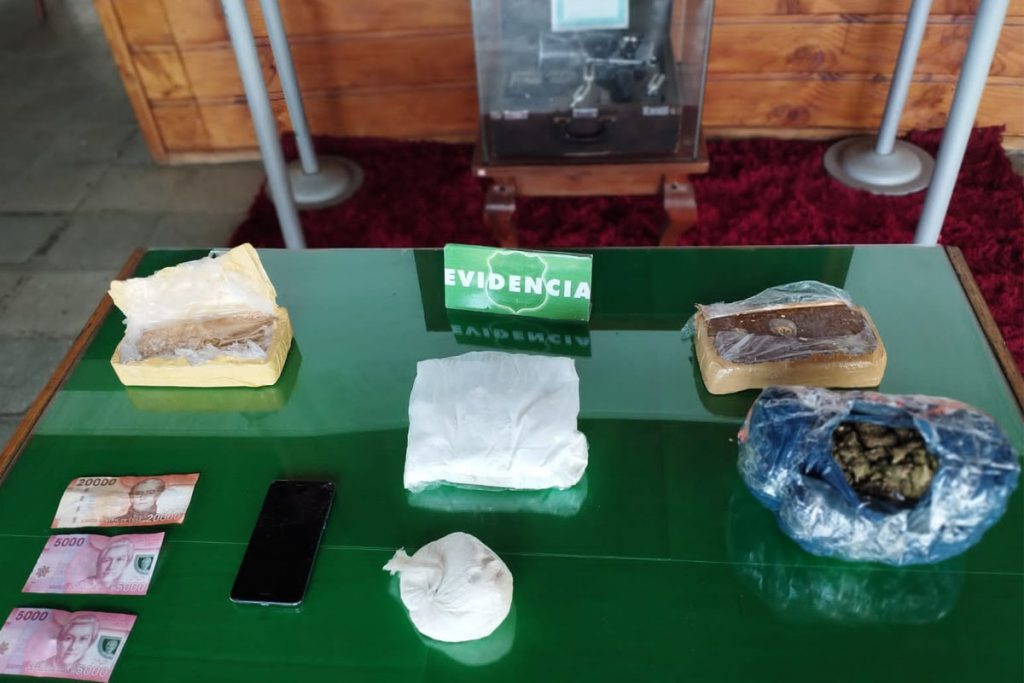 Decomisan más de 4 kilos de droga a hombre que viajaba en bus de Valdivia