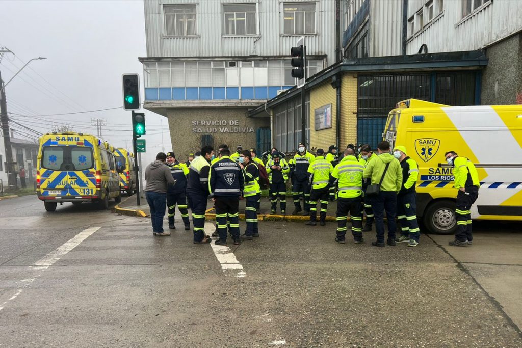 Trabajadores de SAMU se movilizaron en Valdivia exigiendo mejoras laborales