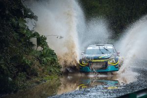 Heller y Gardiol se imponen en la primera etapa del RallyMobil en Lago Ranco